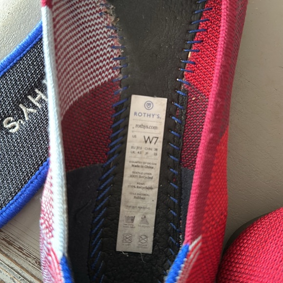 Rothy’s rounded toe flats 7 red pattern - Picture 4 of 5